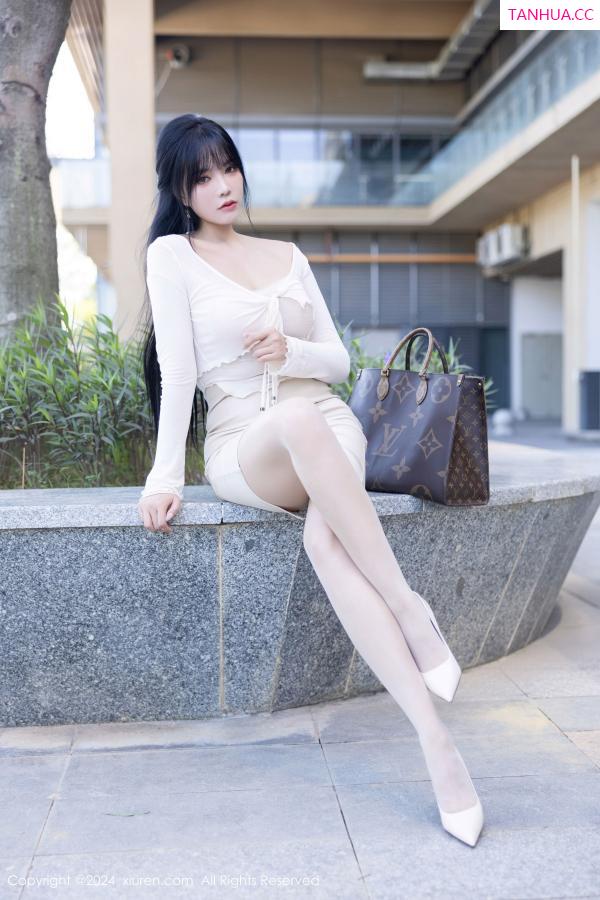 小娜比  [XiuRen]高清写真图 2024.10.21 No.9320 娜比 美腿丝袜第15张图片